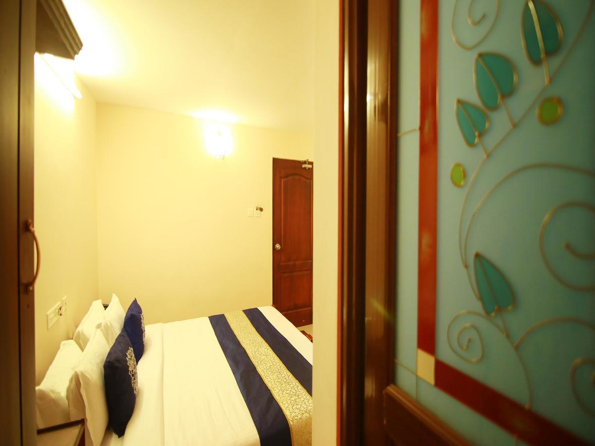 Oyo 4824 Hotel Star Kochi Exterior foto