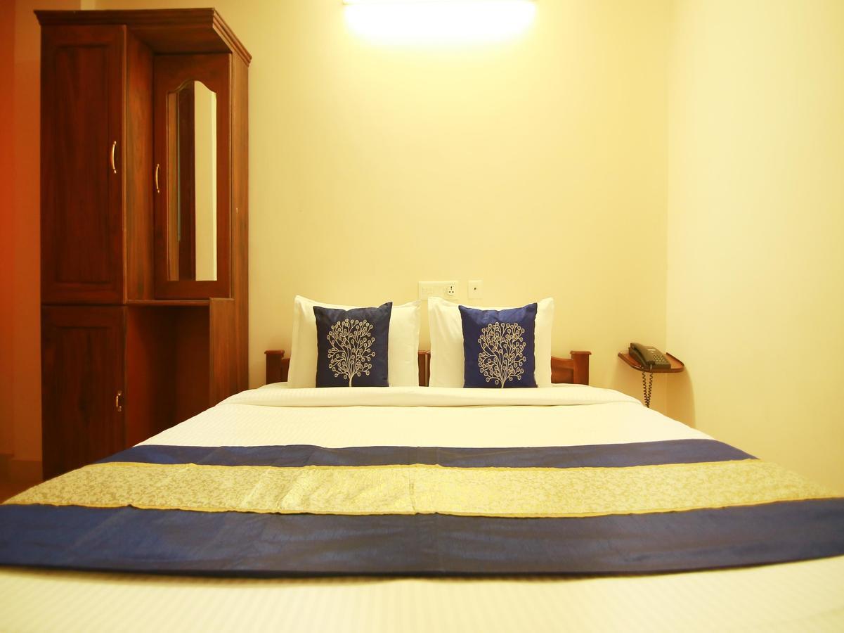 Oyo 4824 Hotel Star Kochi Exterior foto
