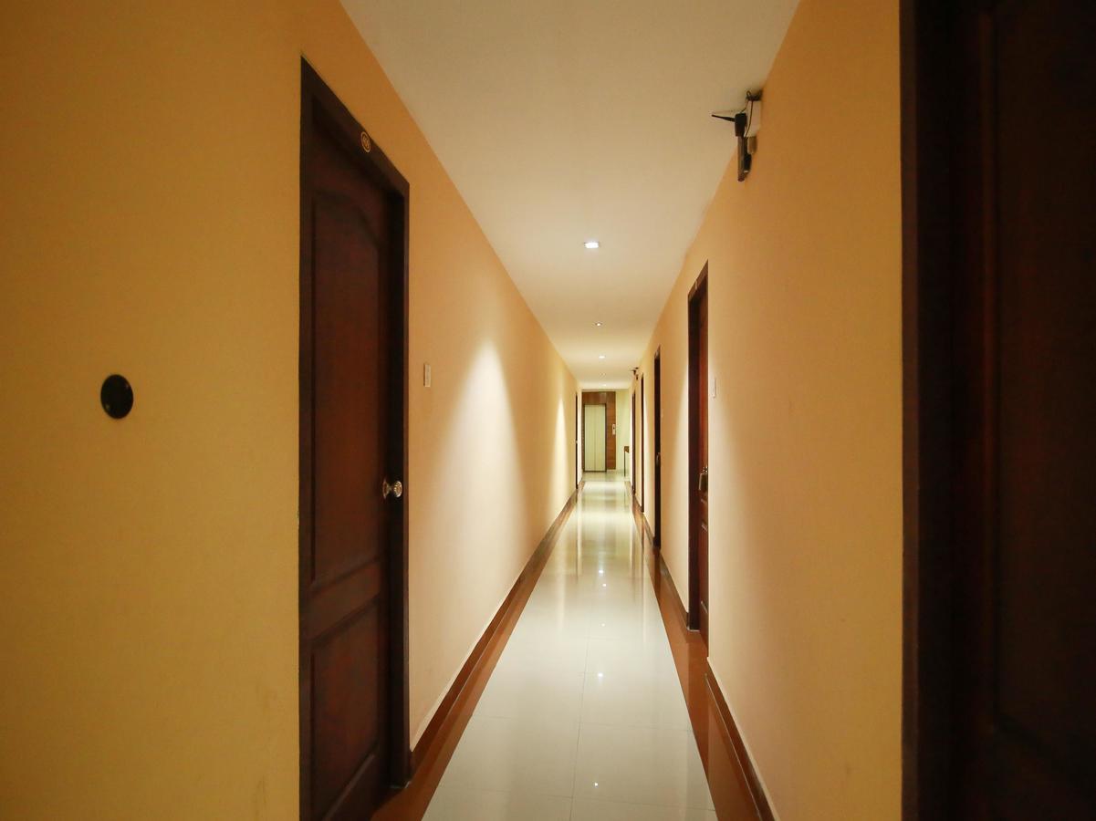 Oyo 4824 Hotel Star Kochi Exterior foto