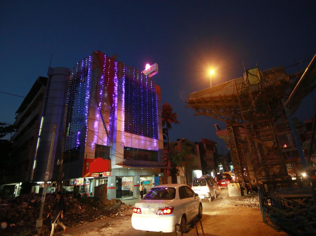 Oyo 4824 Hotel Star Kochi Exterior foto
